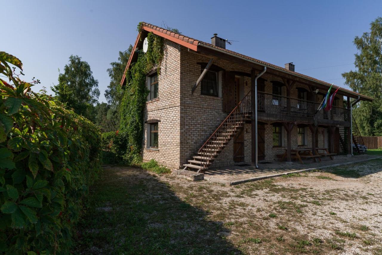 Cerpas Hotel Medemciems Exterior photo